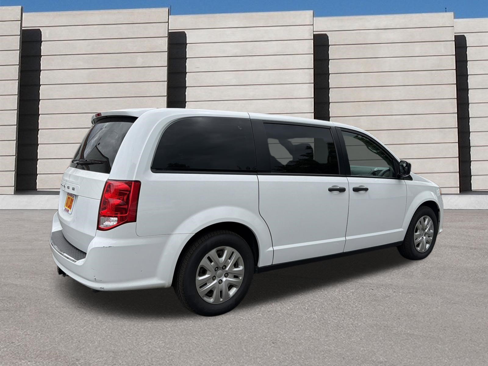 Used 2019 Dodge Grand Caravan w/ UConnect Hands-Free Group FWD image 5