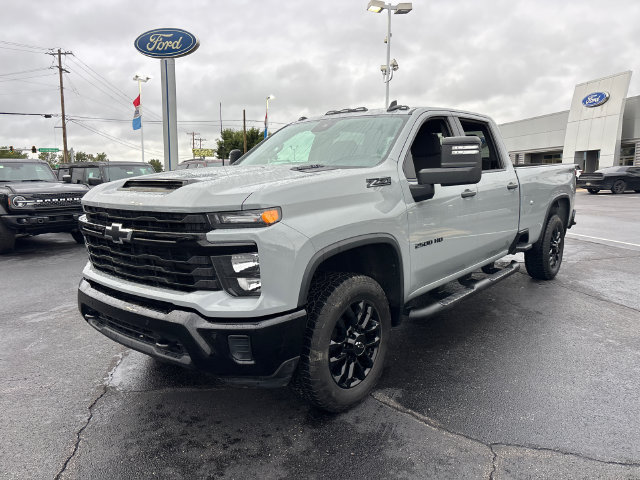 Used 2025 Chevrolet Silverado 2500 Custom w/ Custom Value Package AWD/4WD image 3