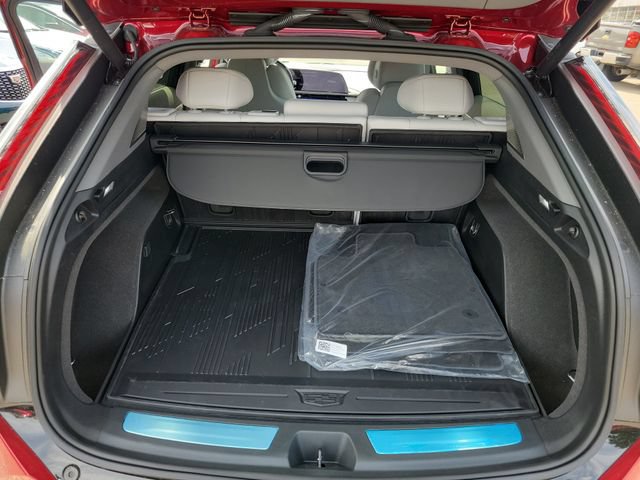 New 2027 Cadillac Optiq Premium Luxury w/ LPO, Floor Liner Package AWD/4WD image 28