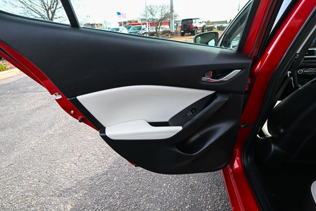 Used 2018 MAZDA MAZDA3 Grand Touring w/ Premium Equipment Package image 21