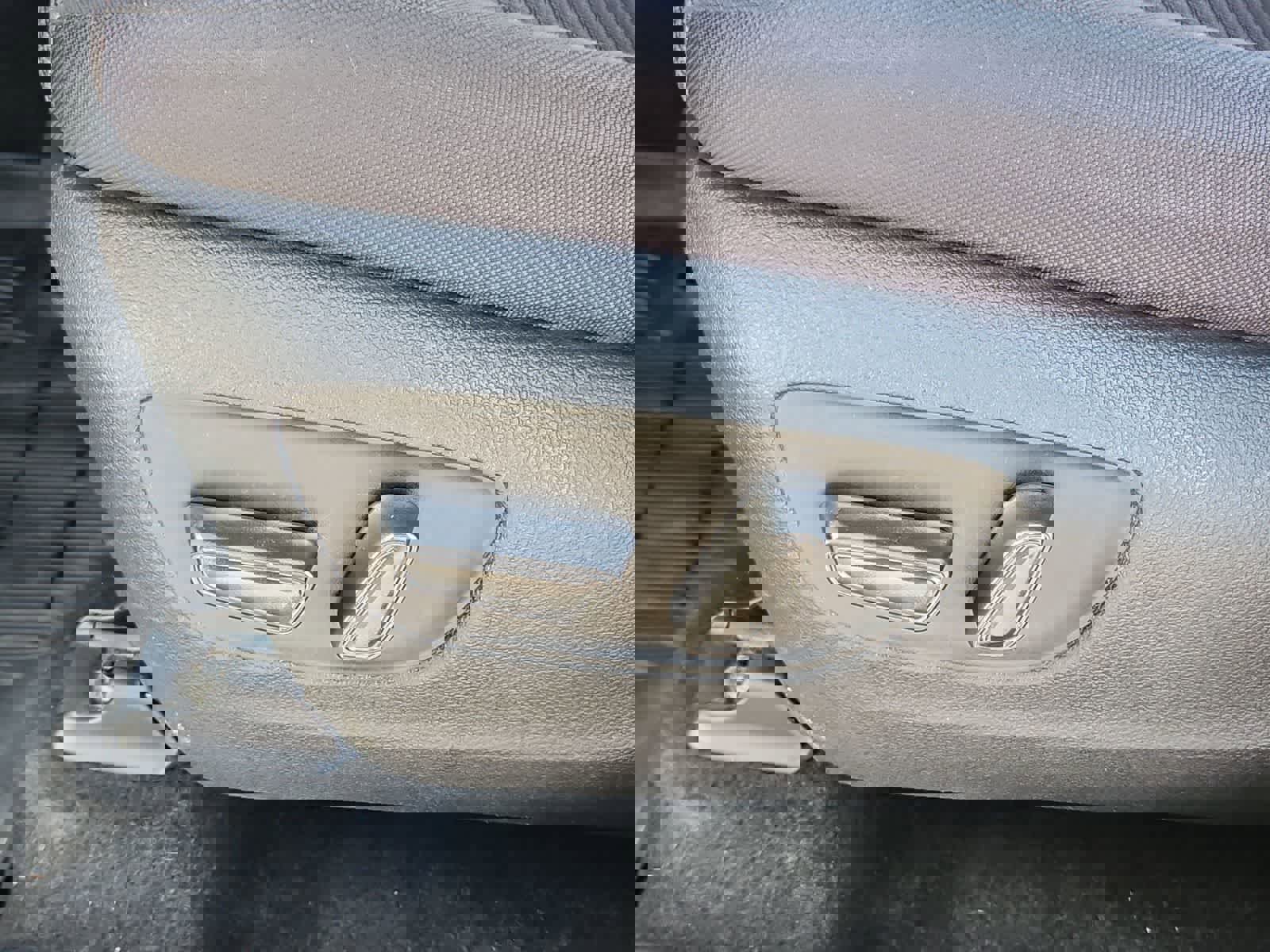 Used 2023 Toyota Highlander LE image 17