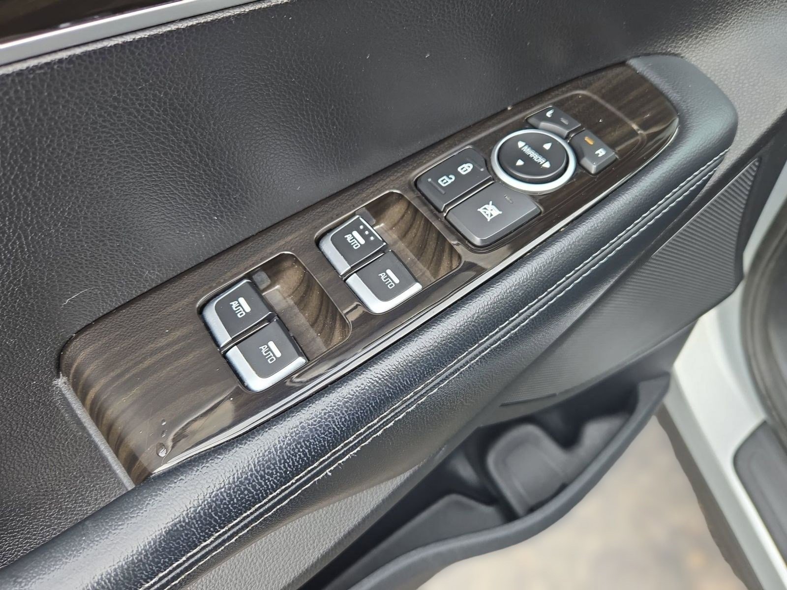 Used 2019 Kia Sorento LX image 10