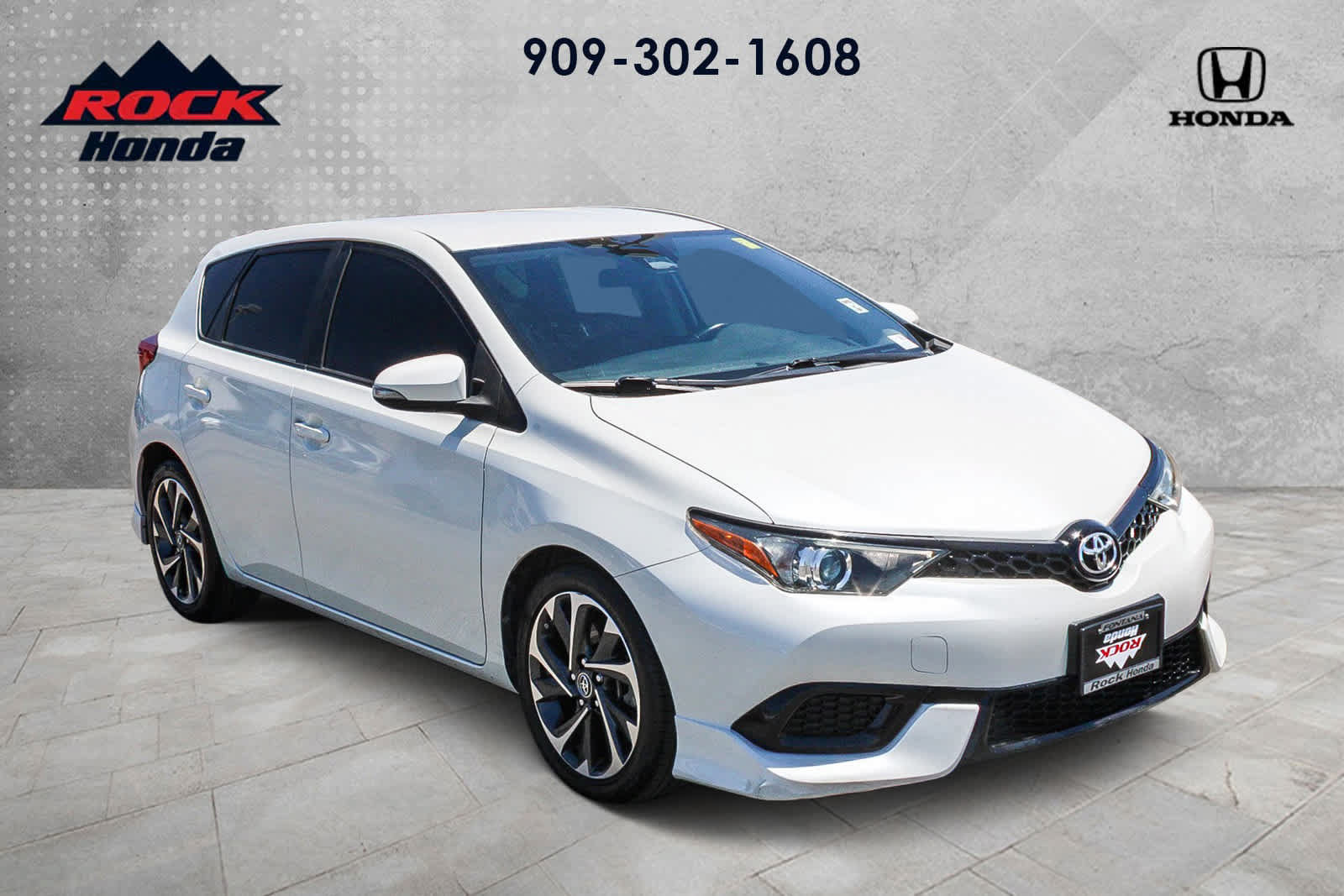 Used 2017 Toyota Corolla iM w/ Carpet Mat Package FWD image 3