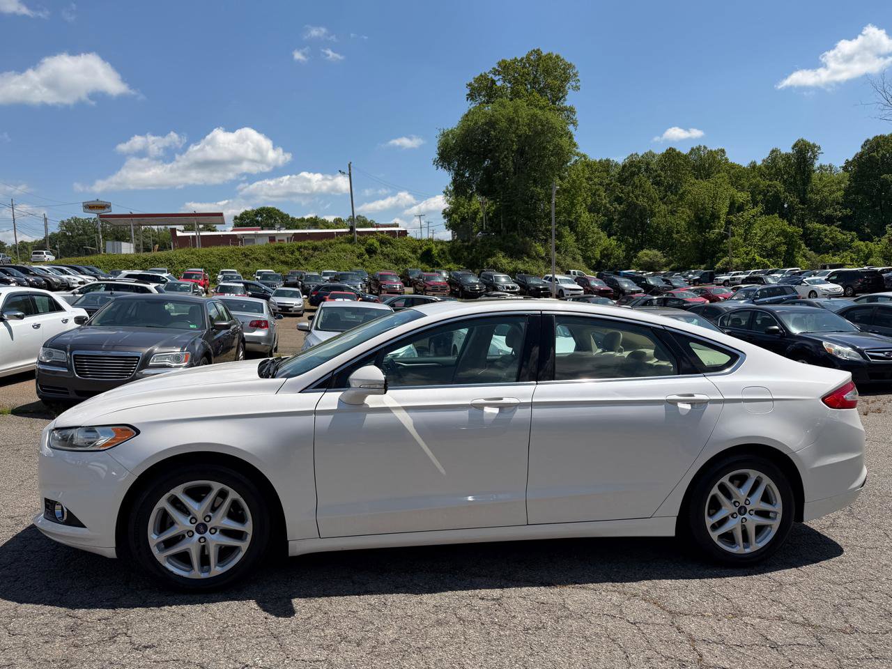 Used 2015 Ford Fusion SE w/ Equipment Group 202A FWD image 8
