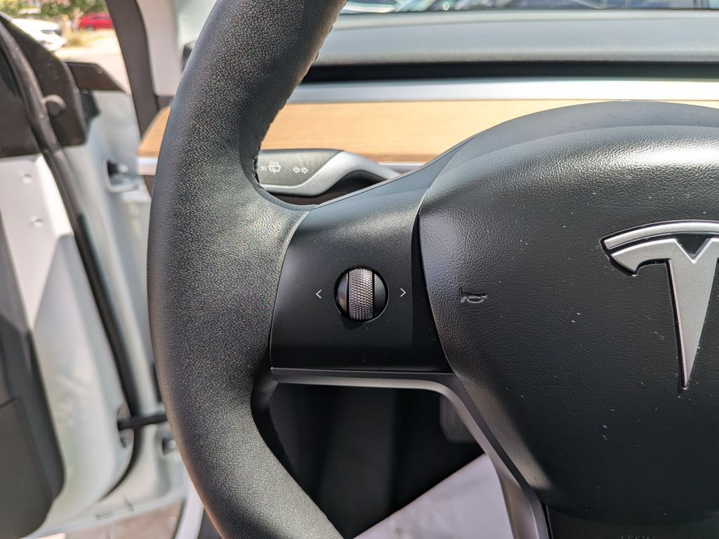 Used 2024 Tesla Model Y Long Range AWD/4WD image 29