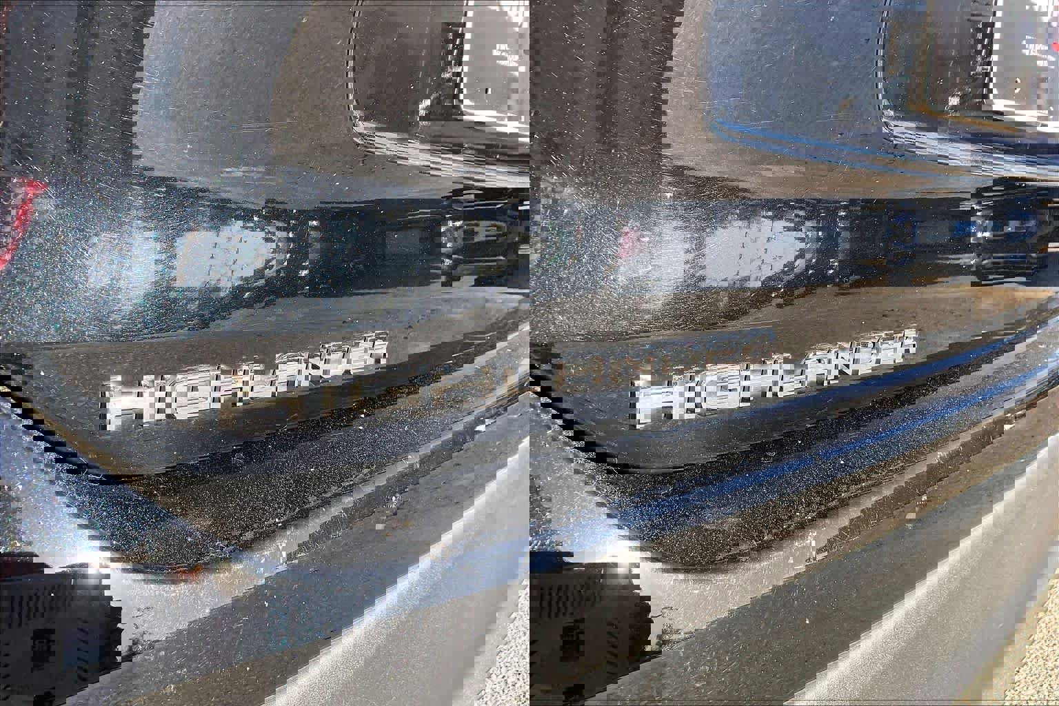 Used 2023 Toyota Highlander LE image 29