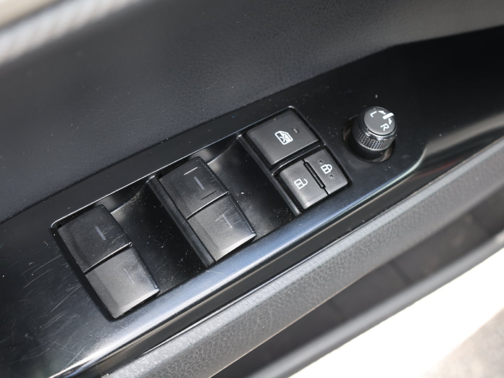 Used 2025 Toyota Camry SE w/ Convenience Package FWD image 11