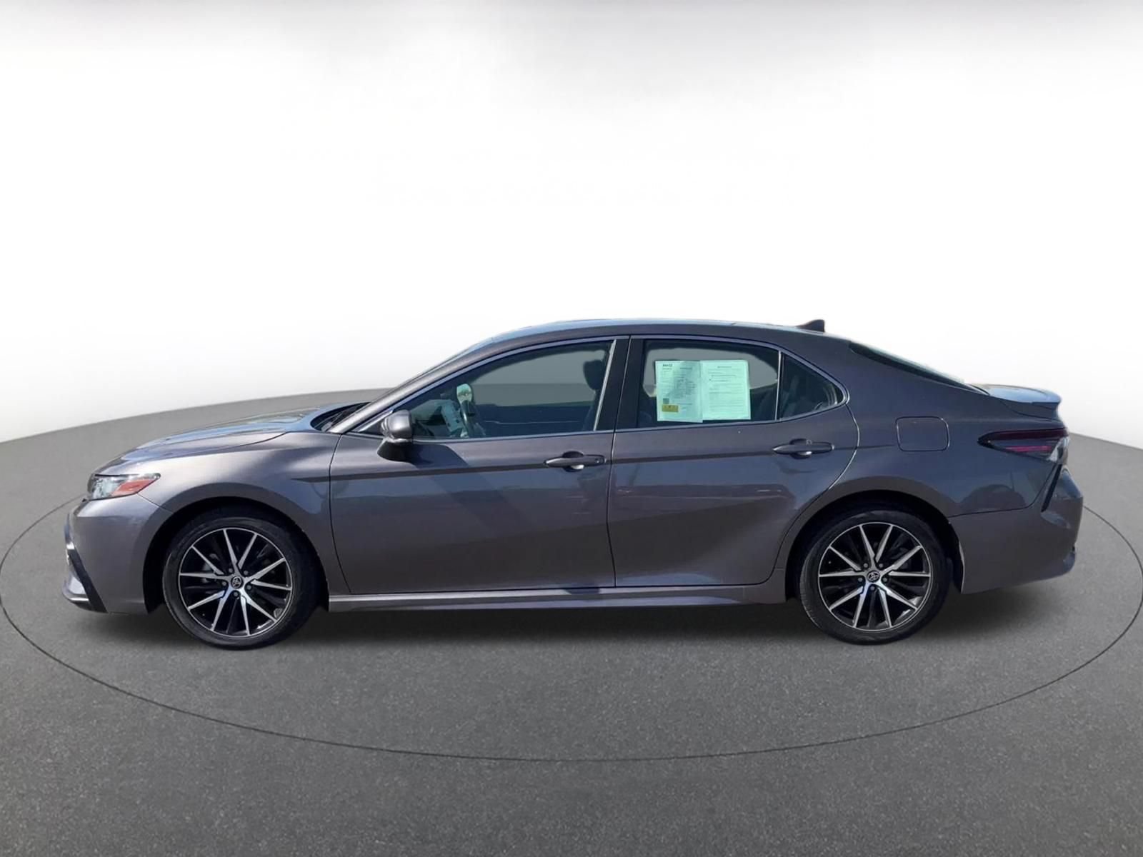 Used 2024 Toyota Camry SE FWD image 9