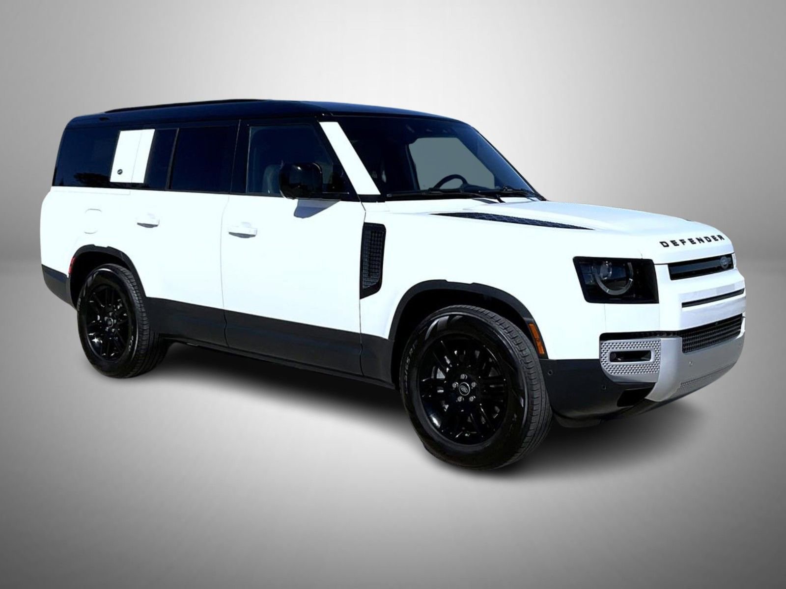 Used 2023 Land Rover Defender 130 SE image 3