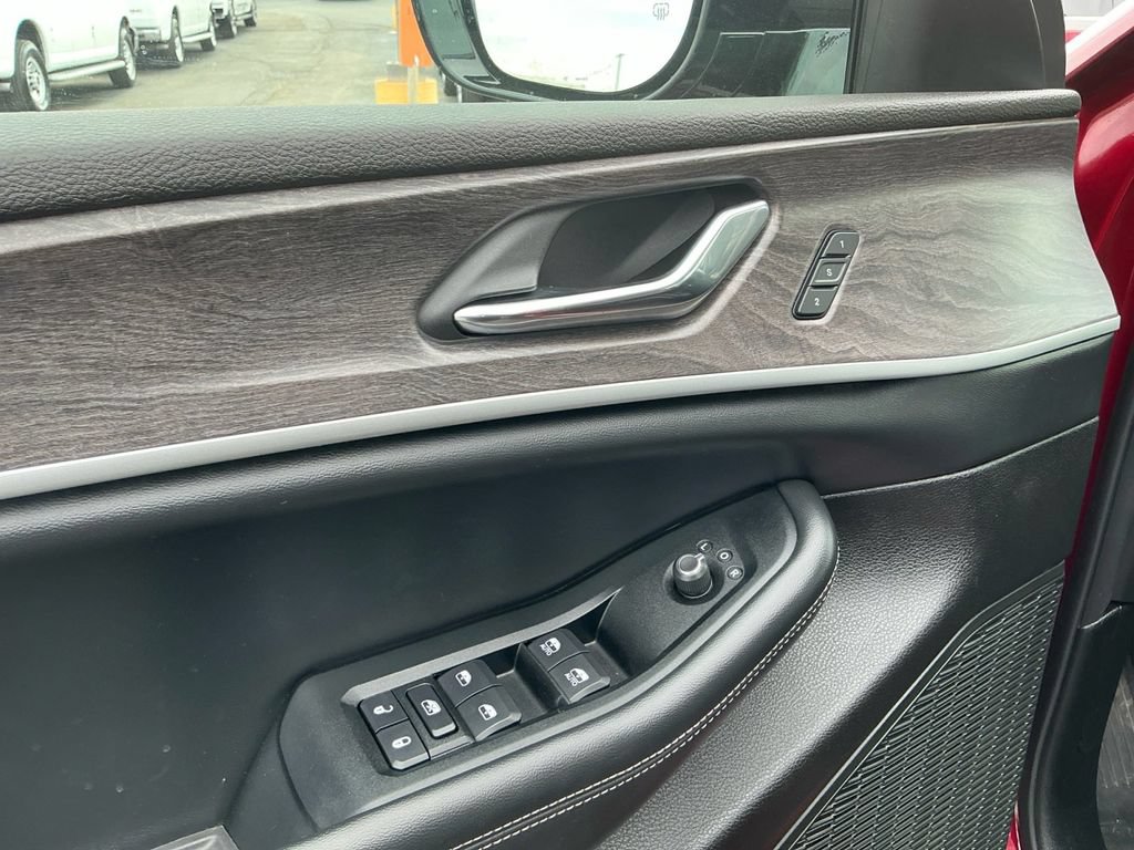 Used 2024 Jeep Grand Cherokee L Limited AWD/4WD image 16