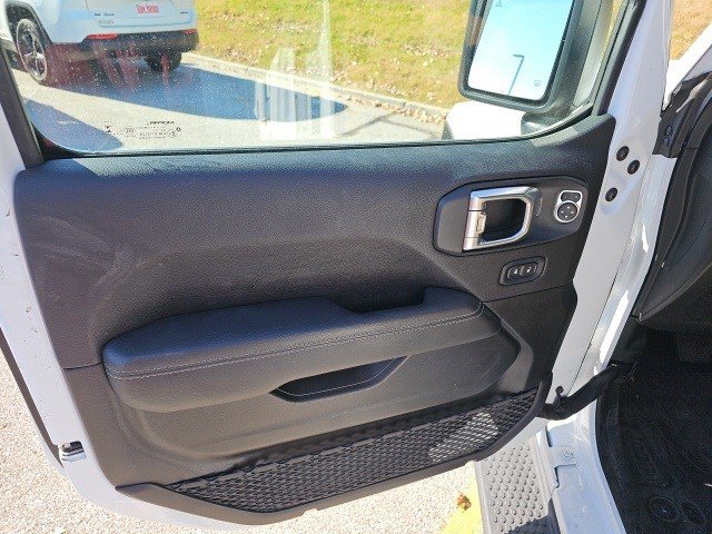 Used 2023 Jeep Wrangler Sahara w/ Cold Weather Group image 21