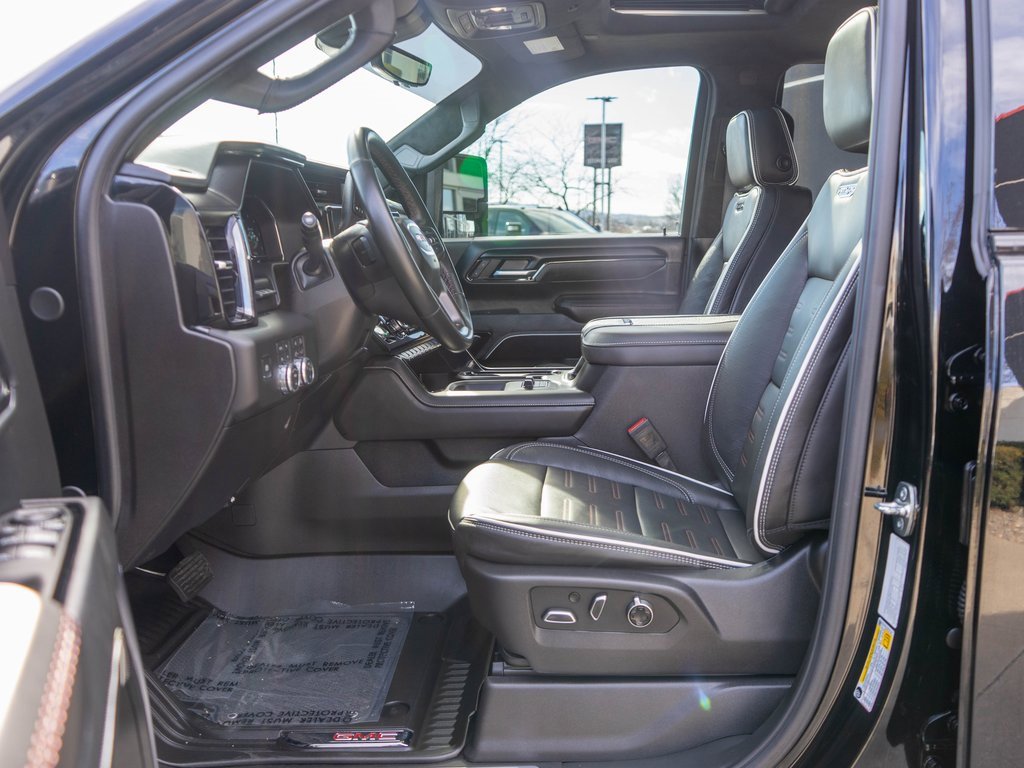 Used 2025 GMC Sierra 2500 AT4X image 11