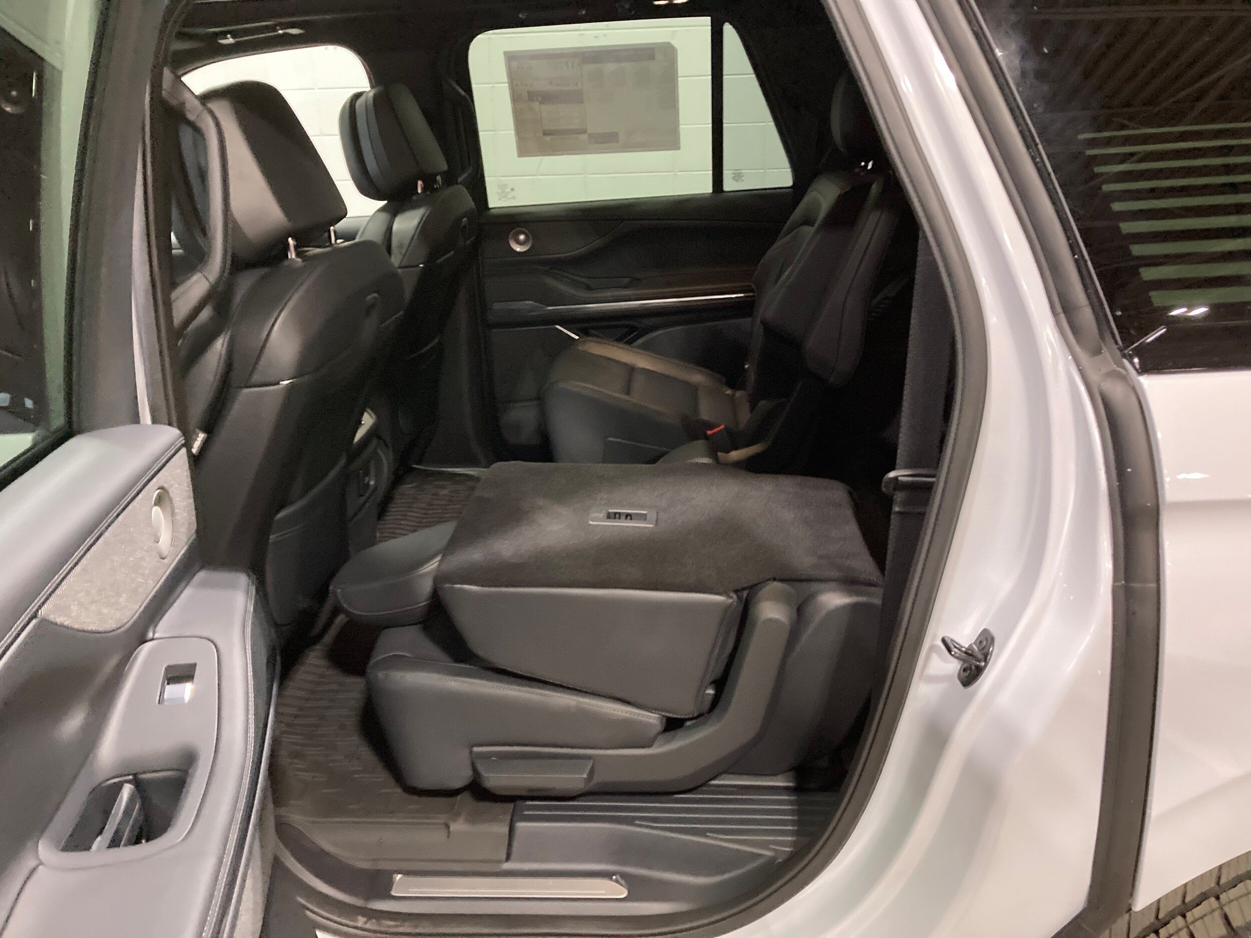 Used 2026 Lincoln Navigator L Reserve w/ Jet Appearance Package AWD/4WD image 23