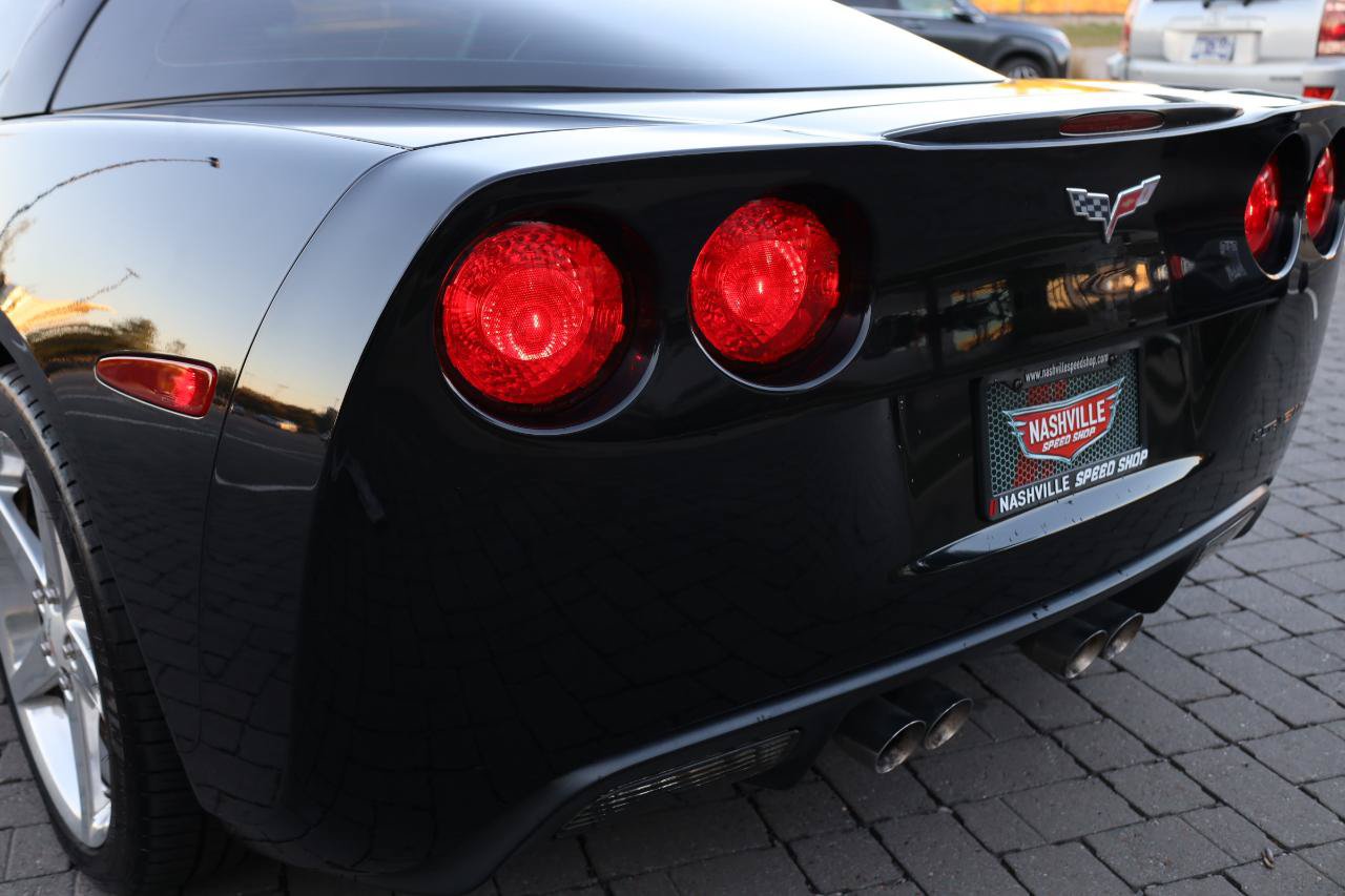 Used 2005 Chevrolet Corvette Coupe w/ Preferred Equipment Group RWD image 17