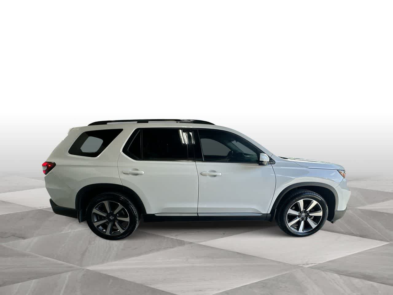 Used 2025 Honda Pilot Touring image 9