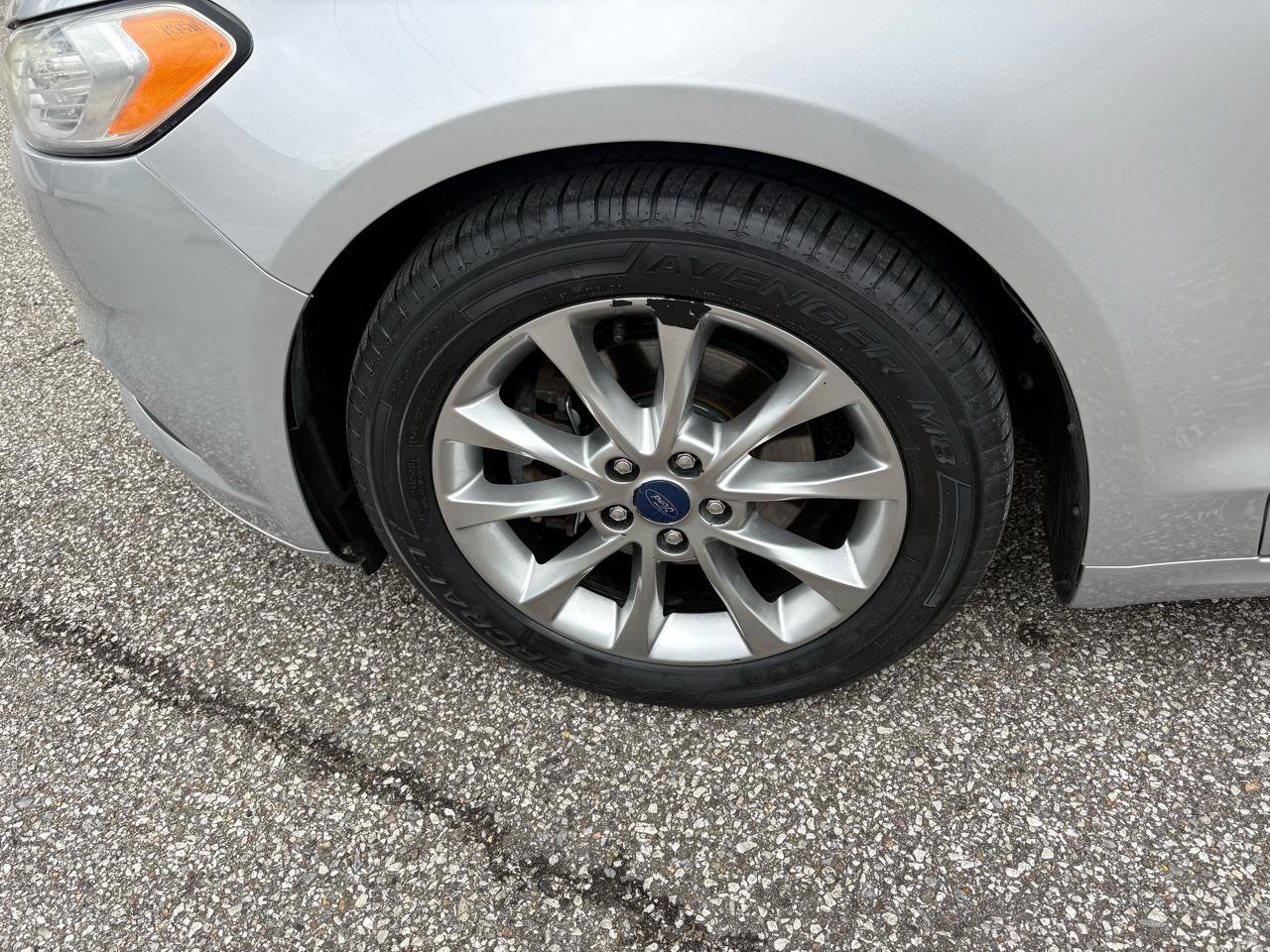 Used 2017 Ford Fusion SE w/ Fusion SE Technology Package image 39