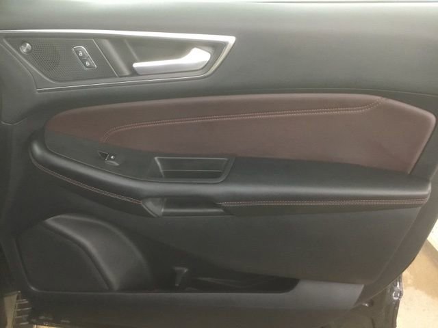 Used 2022 Ford Edge Titanium w/ Equipment Group 301A image 8