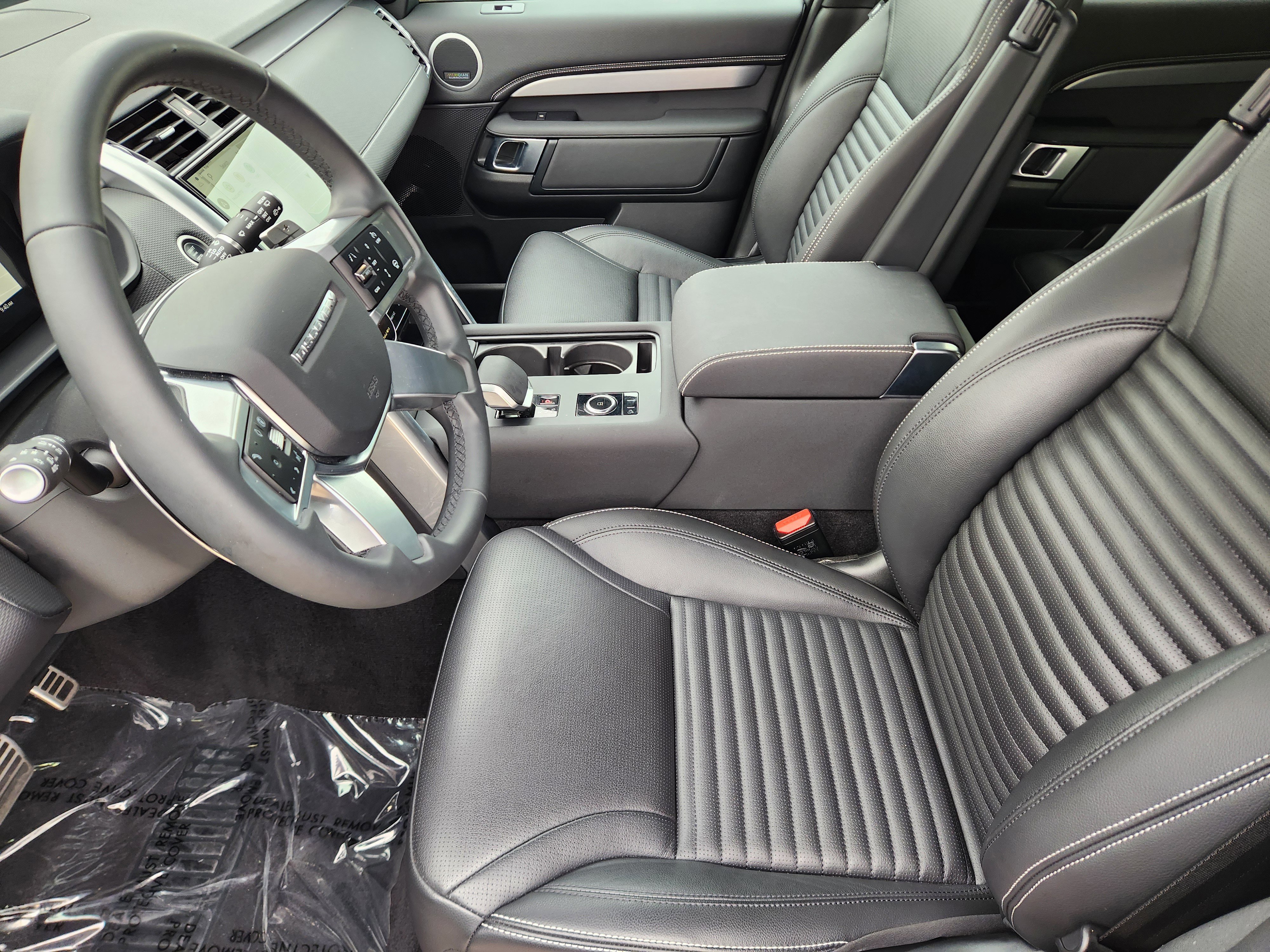 Used 2025 Land Rover Discovery Dynamic SE AWD/4WD image 8