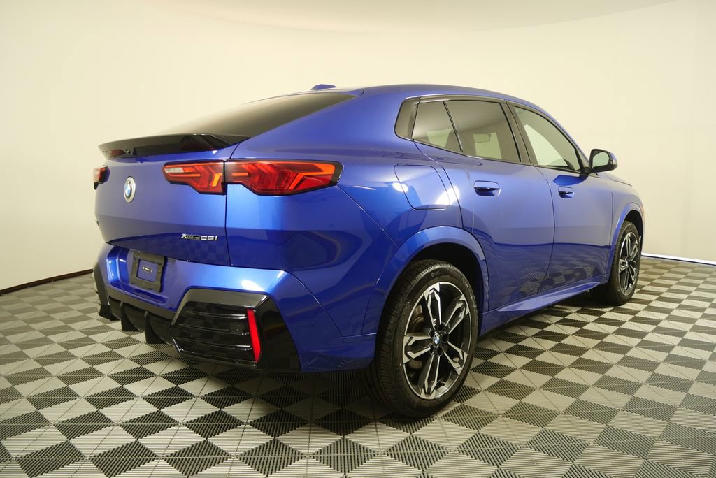 Certified 2025 BMW X2 xDrive28i AWD/4WD image 3