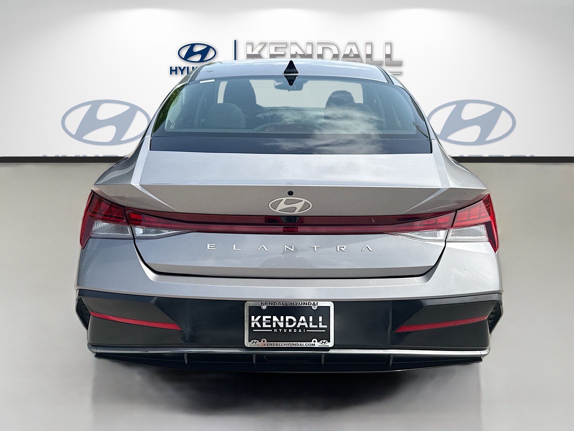 Used 2025 Hyundai Elantra SEL w/ Cargo Package FWD image 5