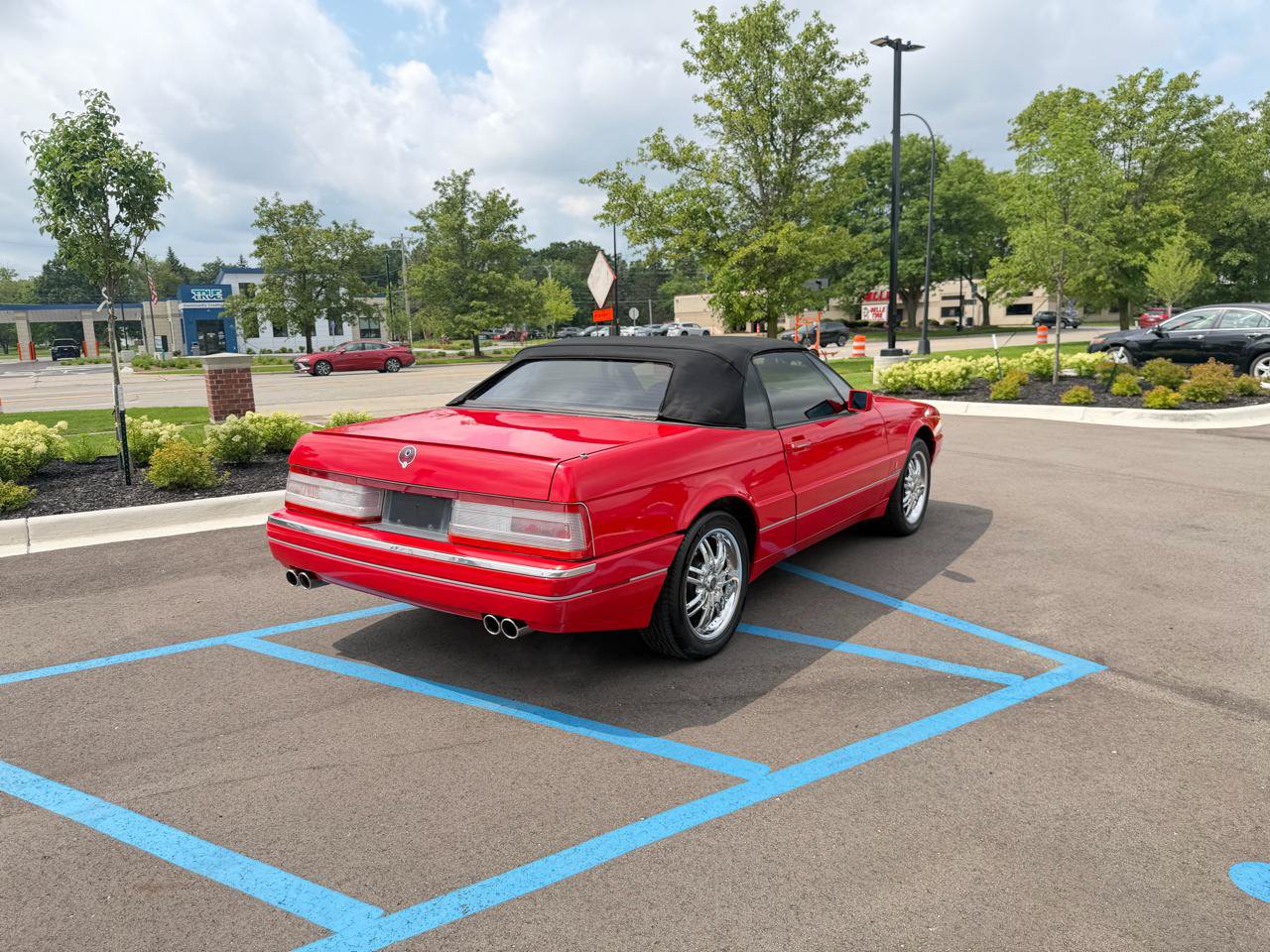 Used 1992 Cadillac Allante FWD image 5