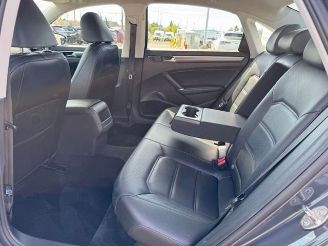Used 2018 Volkswagen Passat 2.0T R-Line FWD image 25