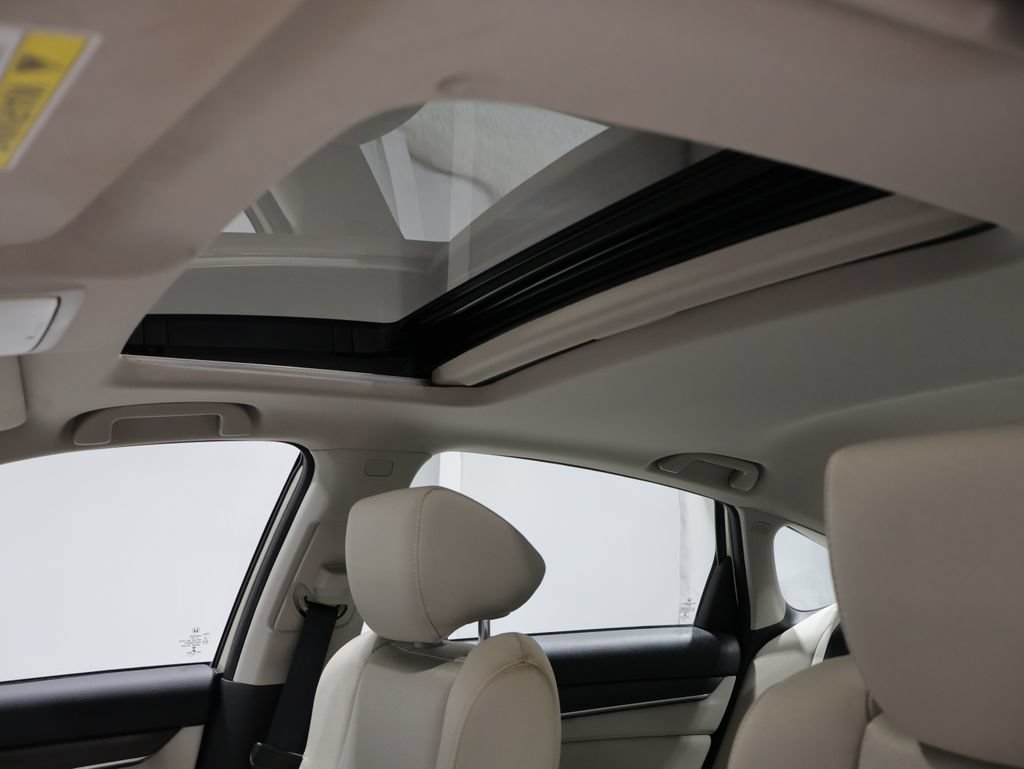 Used 2019 Honda Accord EX image 9