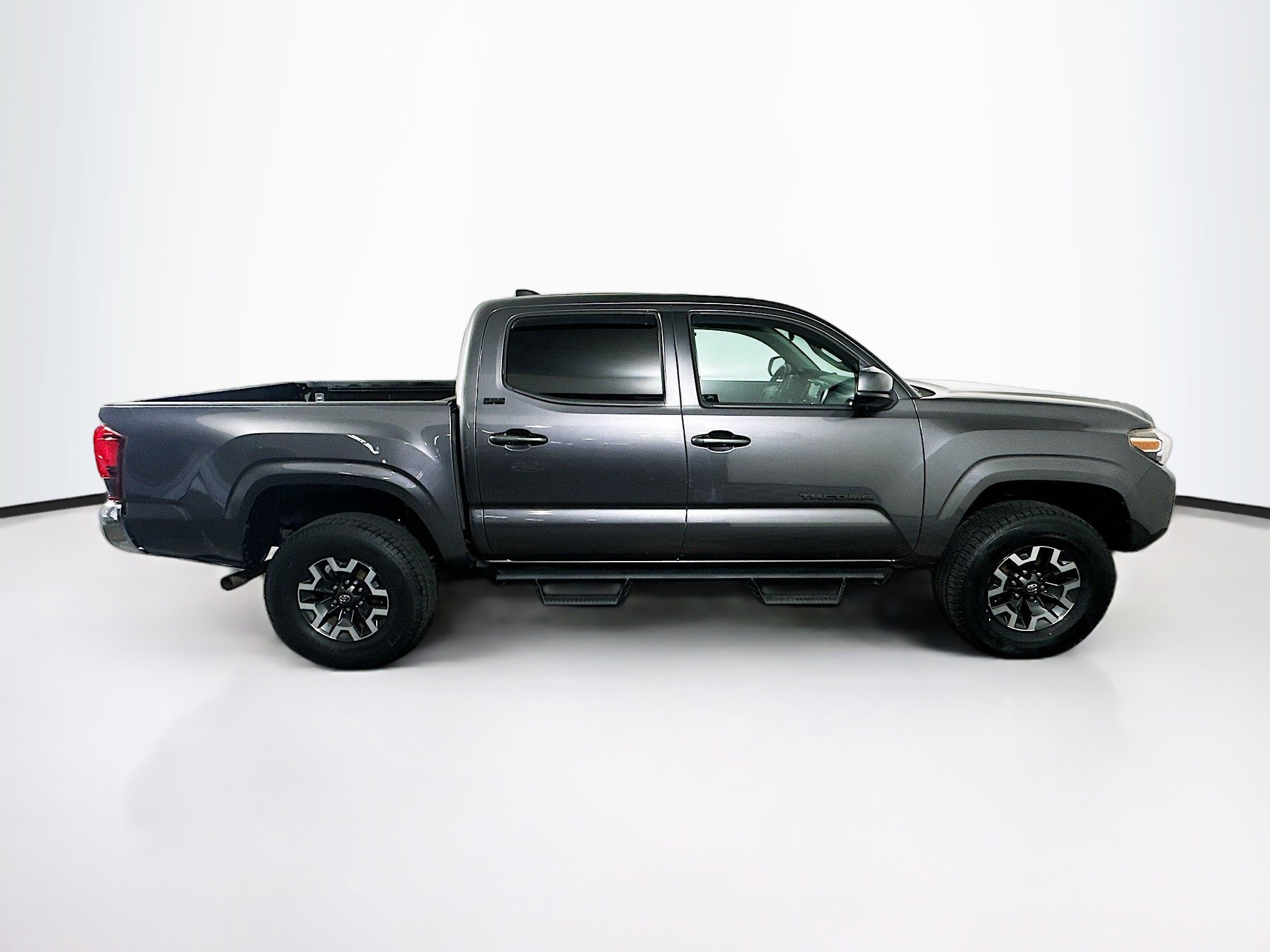 Used 2020 Toyota Tacoma SR5 RWD image 10