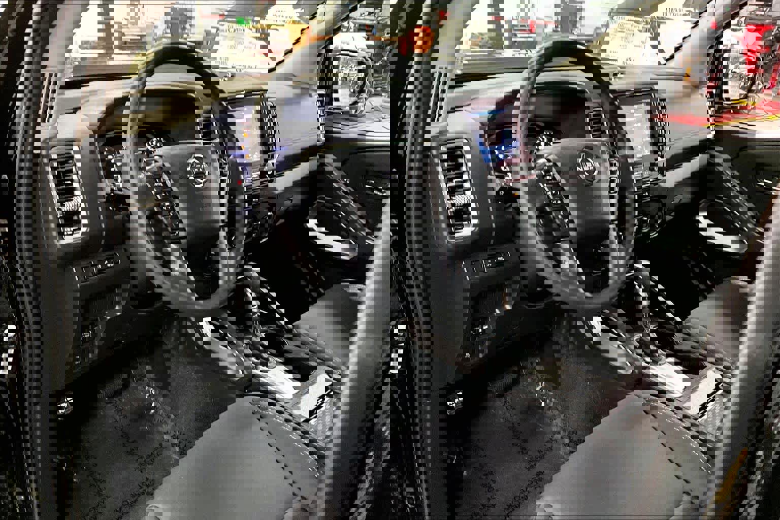 Used 2024 Nissan Frontier SV image 17