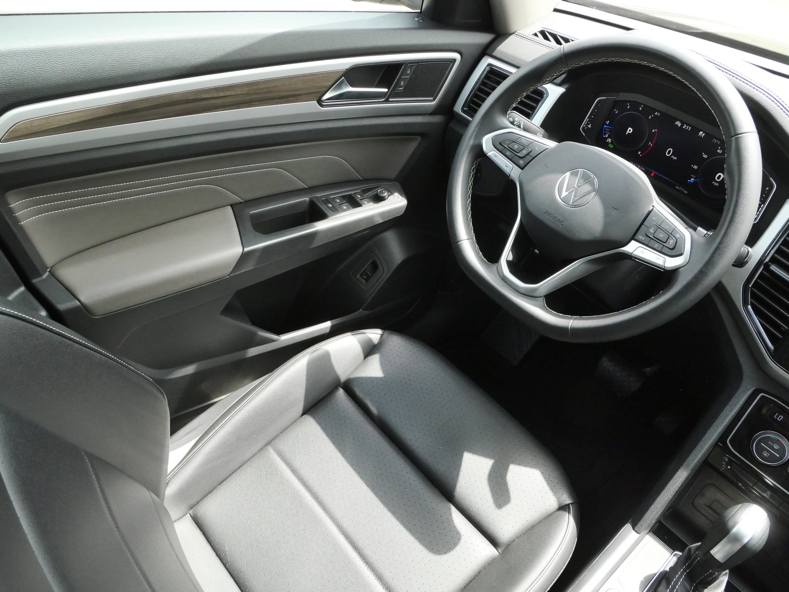 Used 2023 Volkswagen Atlas SEL AWD/4WD image 9