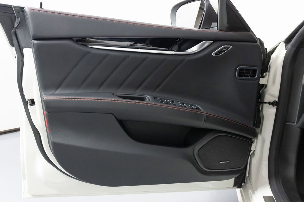 Used 2023 Maserati Ghibli Modena image 20