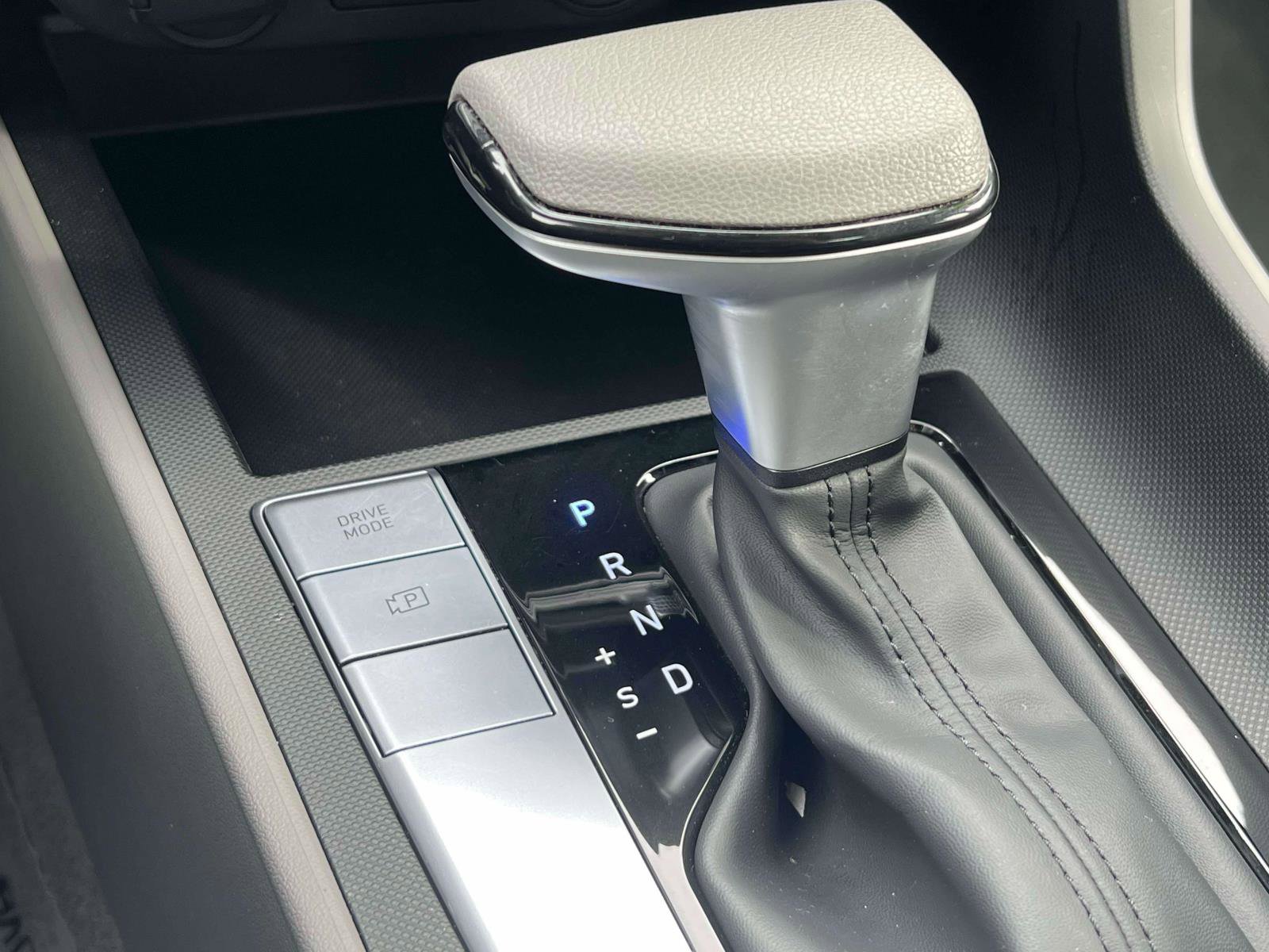 Used 2023 Hyundai Elantra SEL image 12