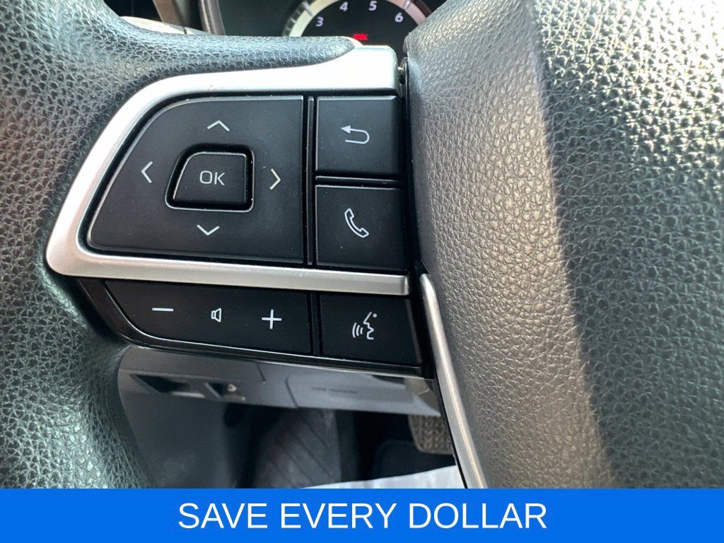 Used 2023 Toyota Highlander L FWD image 14