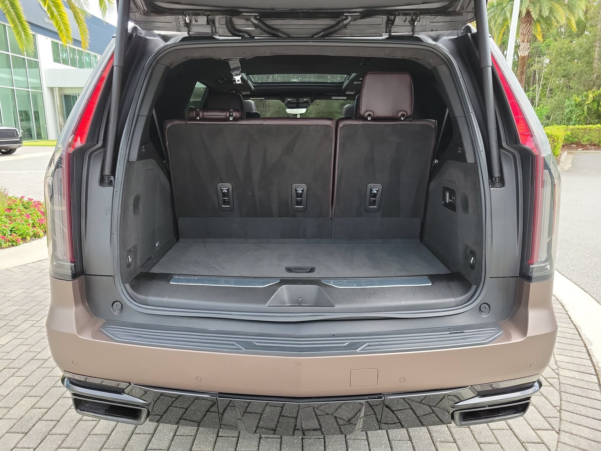 Used 2023 Cadillac Escalade Sport Platinum w/ Heavy-Duty Trailer Package AWD/4WD image 11