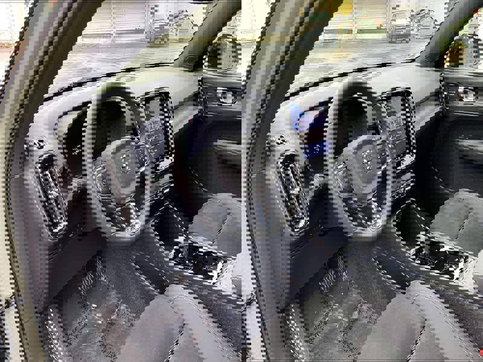 Used 2023 Volvo XC40 Recharge Ultimate image 17