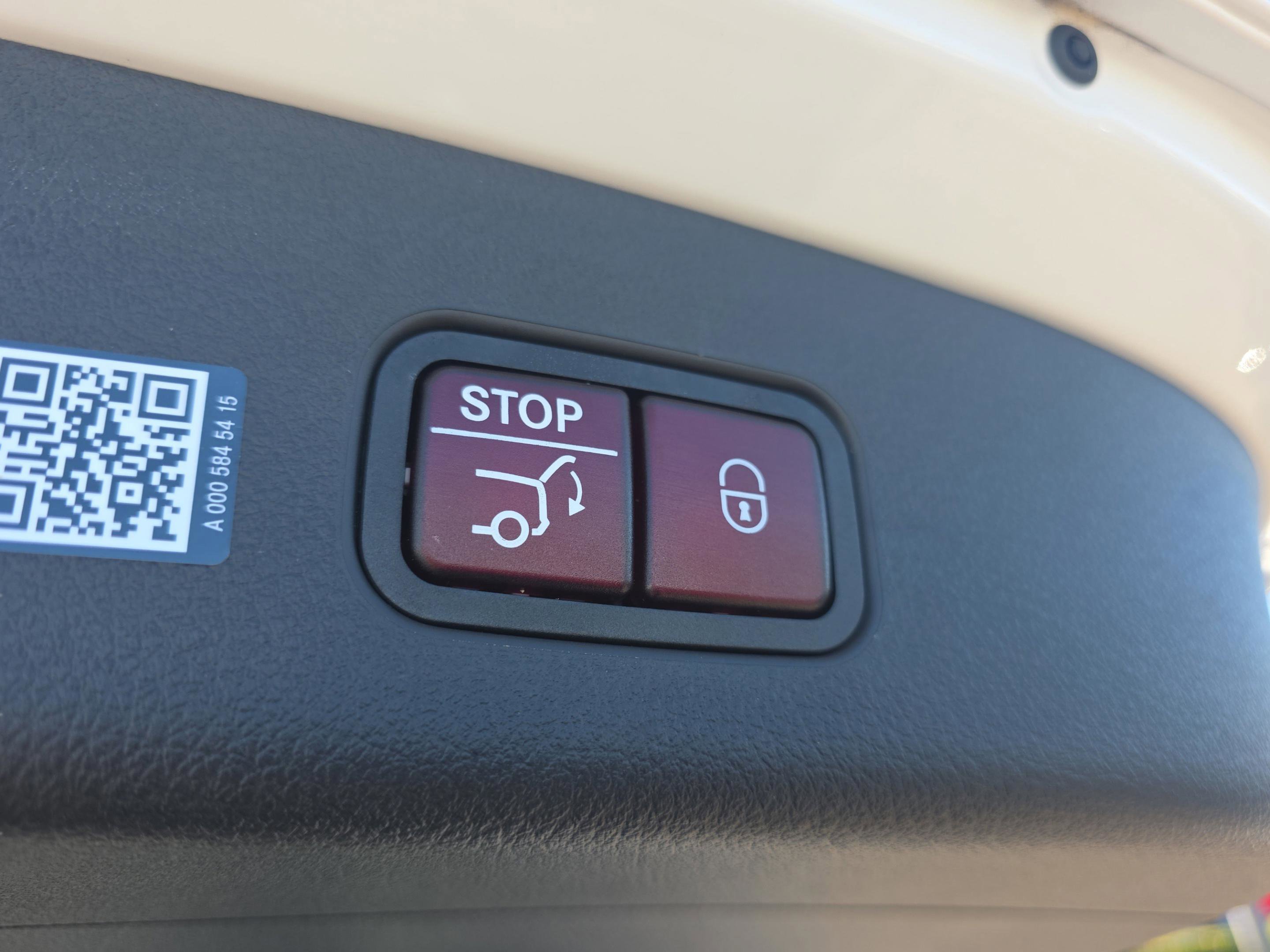 Certified 2026 Mercedes-Benz GLC 300 image 9