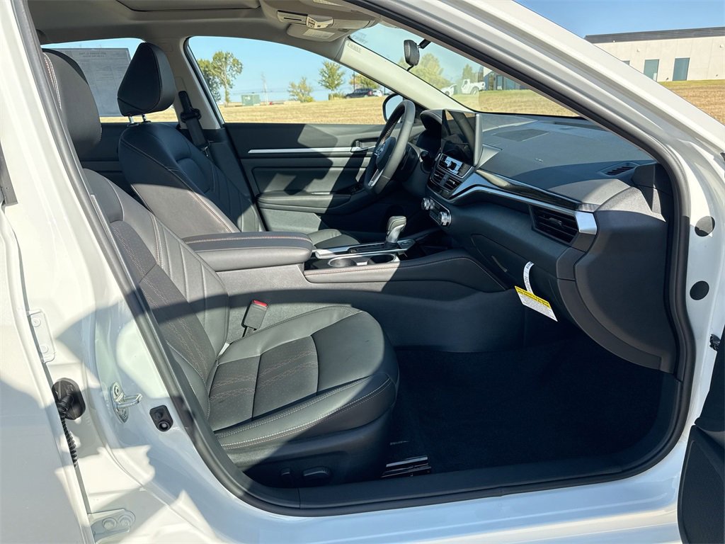 New 2025 Nissan Altima 2.5 SR w/ SR Premium Package image 27