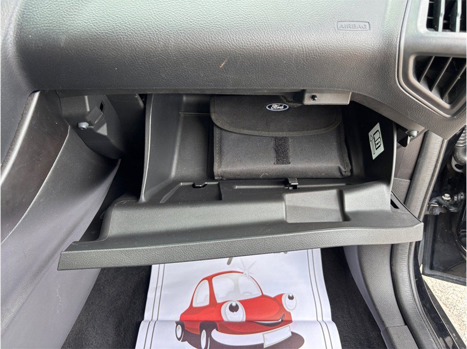 Used 2018 Ford Focus SE w/ SE Appearance Package FWD image 31
