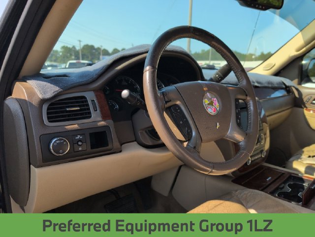 Used 2011 Chevrolet Avalanche LTZ RWD image 30