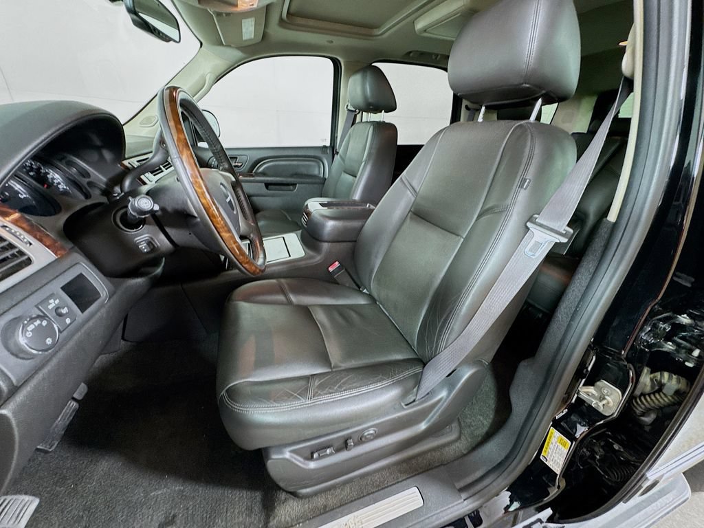 Used 2013 GMC Yukon Denali RWD image 24