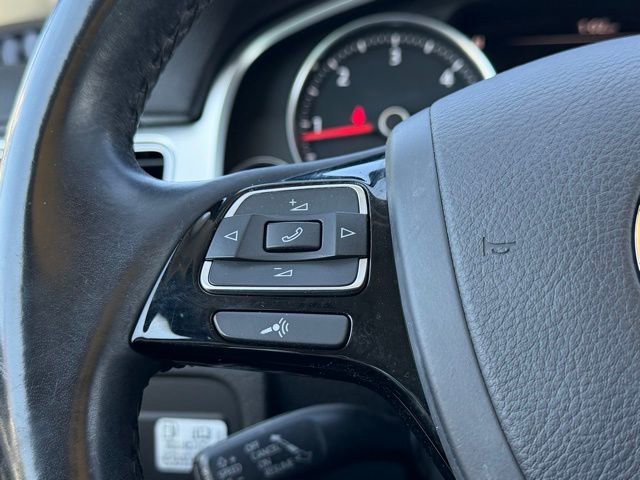 Used 2016 Volkswagen Touareg Sport AWD/4WD image 26
