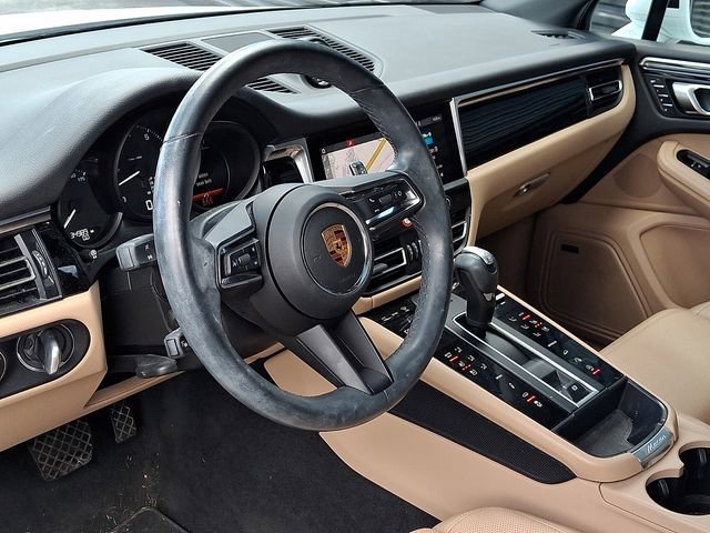 Certified 2023 Porsche Macan Turbo image 4
