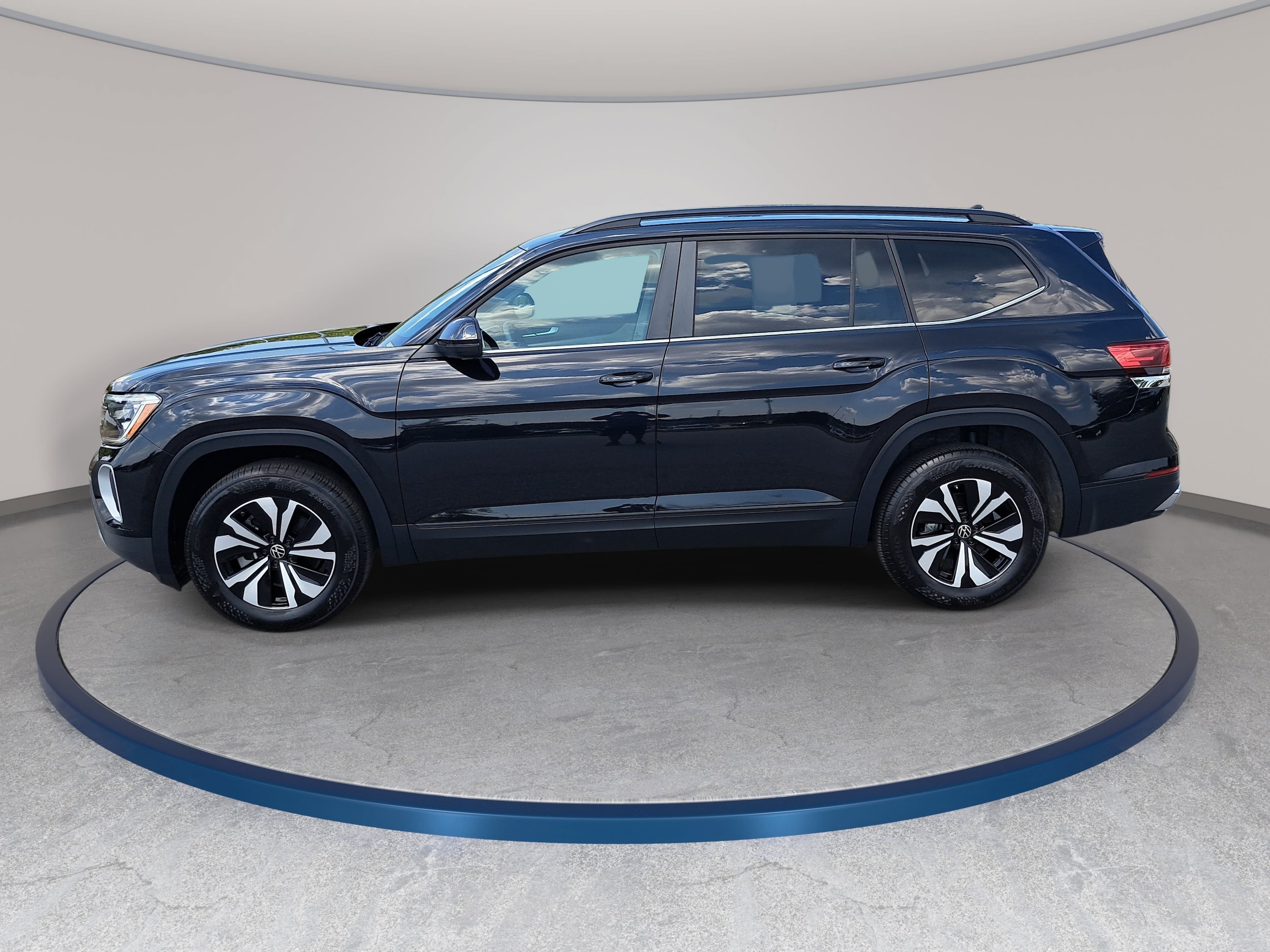 Certified 2025 Volkswagen Atlas SE FWD image 8