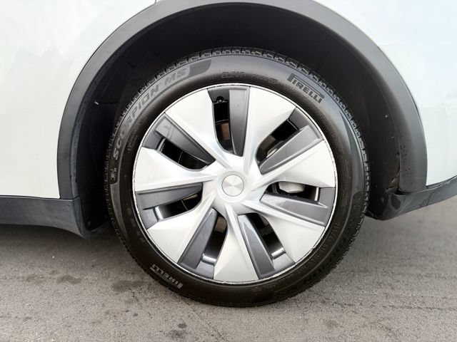 Used 2023 Tesla Model Y Long Range AWD/4WD image 29