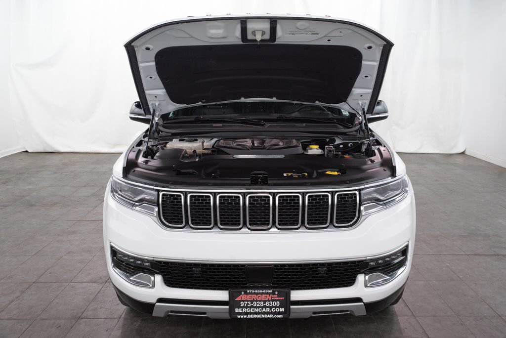 Used 2025 Jeep Wagoneer Series II RWD image 3