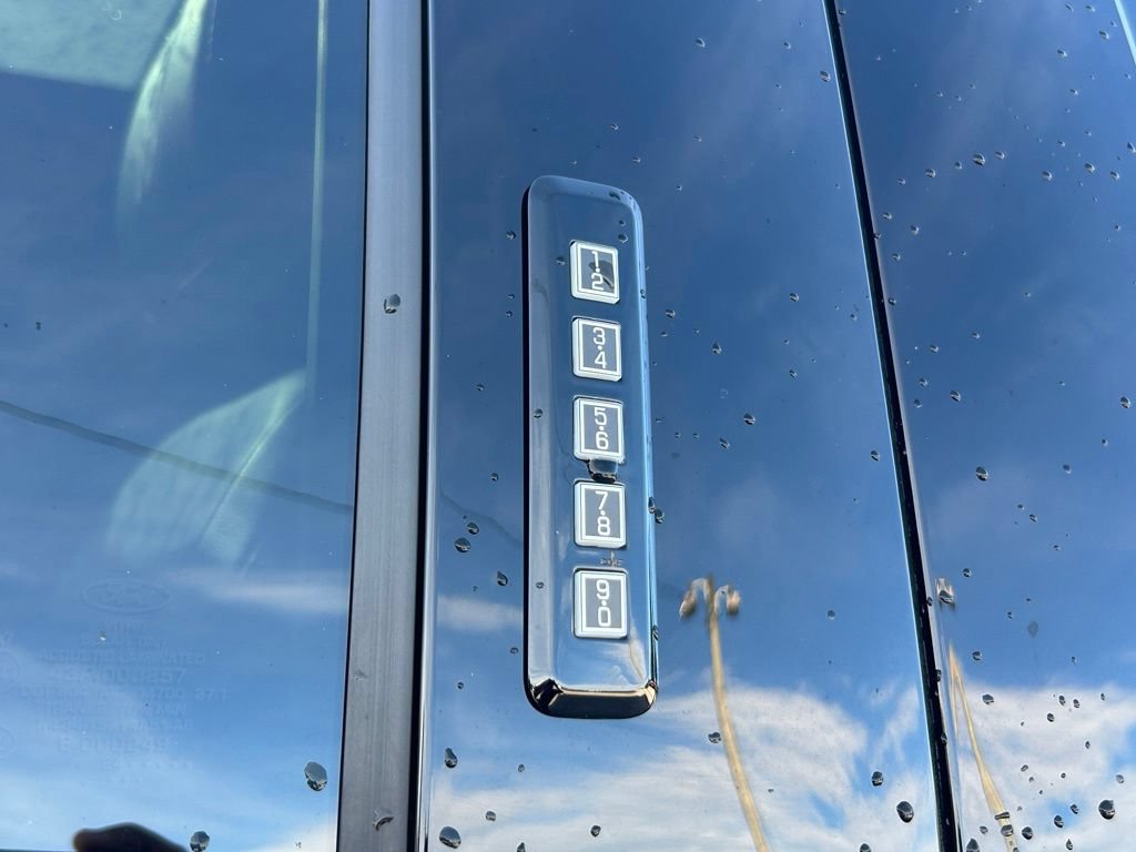 Used 2024 Ford F250 Lariat w/ Lariat Ultimate Package AWD/4WD image 19