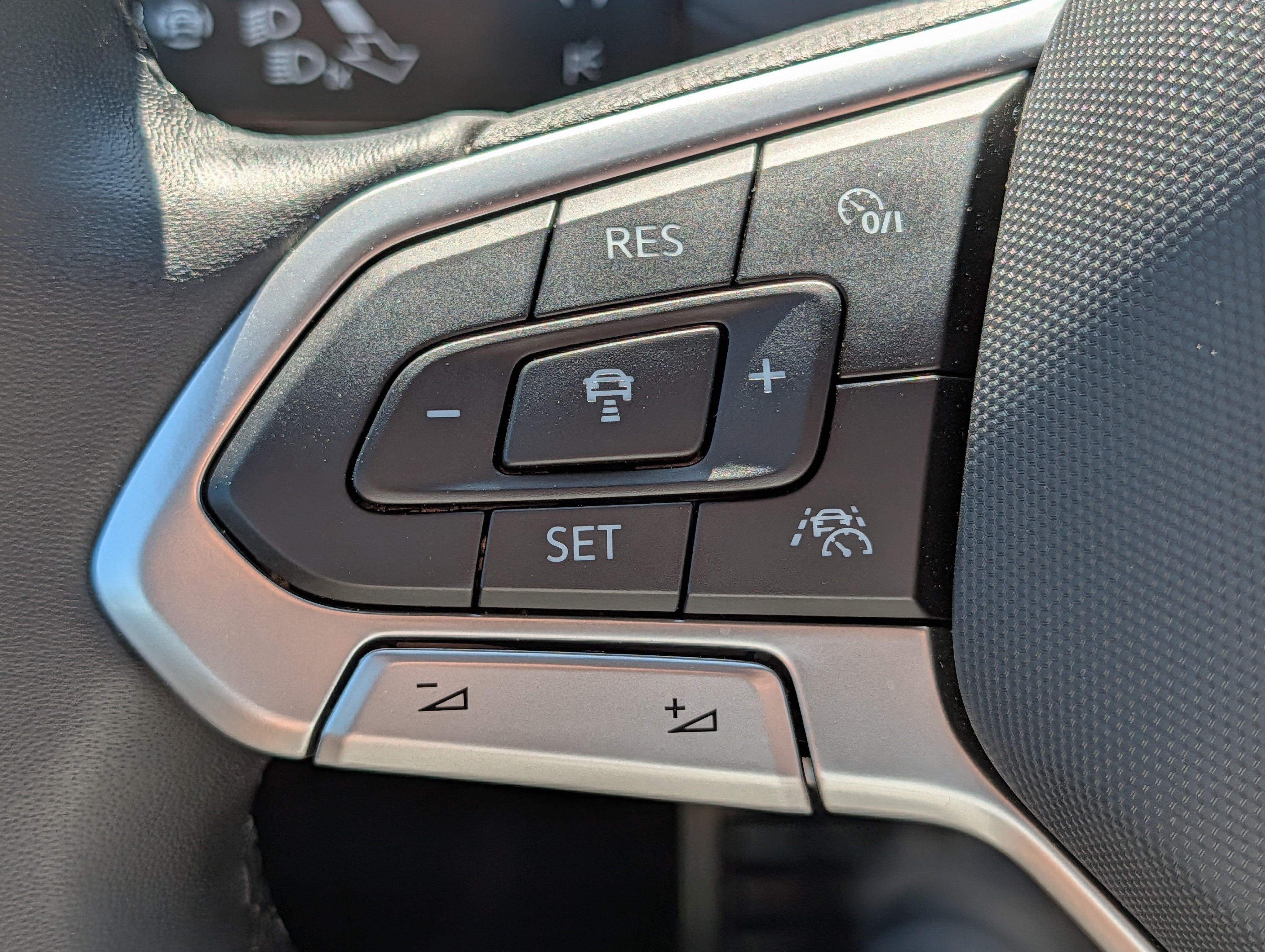 Used 2025 Volkswagen Jetta Sport FWD image 33