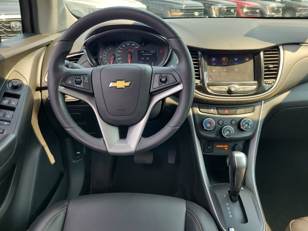 Used 2022 Chevrolet Trax LT w/ Premium Seat Package AWD/4WD image 12