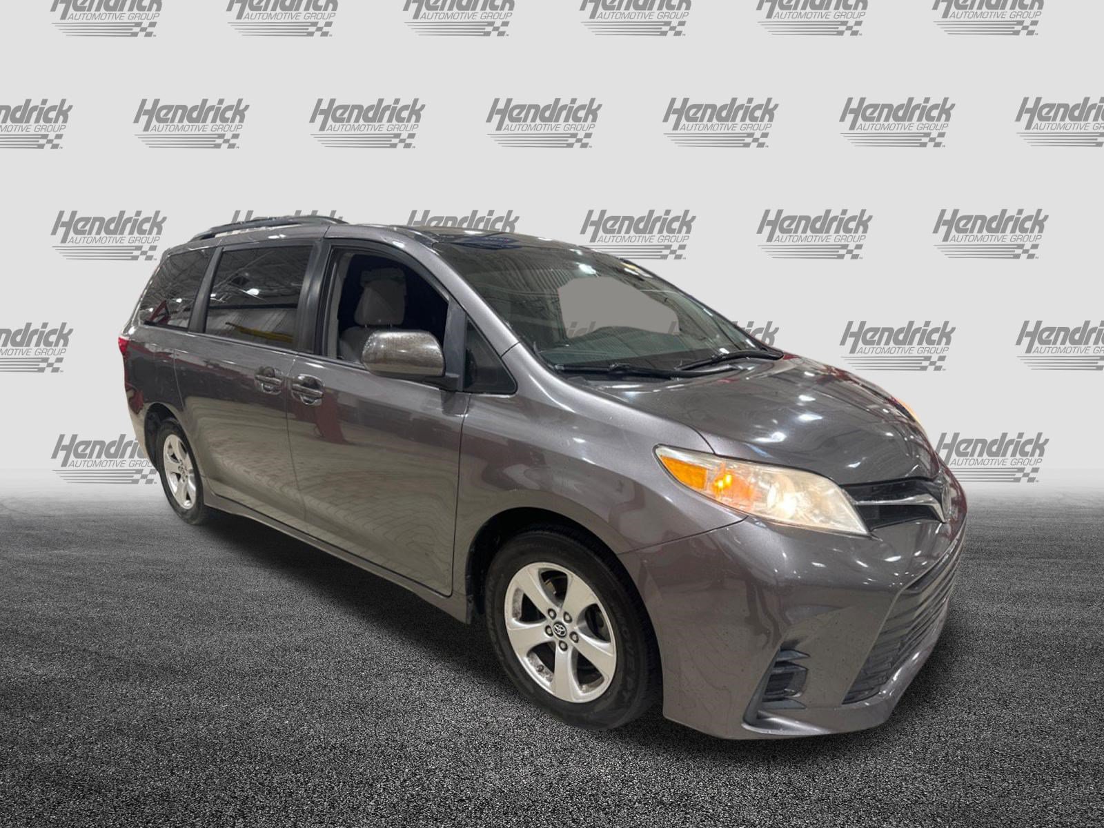 Used 2018 Toyota Sienna LE FWD image 40