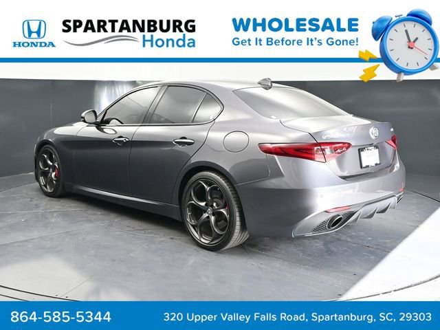 Used 2017 Alfa Romeo Giulia Ti w/ TI 19" Sport Package RWD image 7